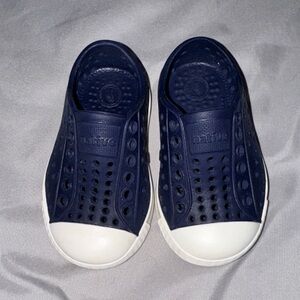 Native Jefferson Kids Shoes - Navy Blue with White Cap